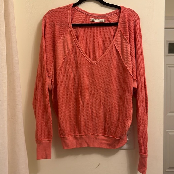 Free People Prairie Rose Pink Santa Clara Thermal V-neck Top Oversized Size XS - Picture 2 of 6